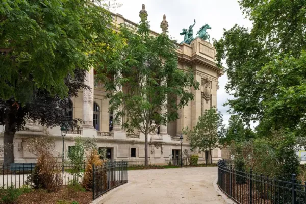 Autour du monument